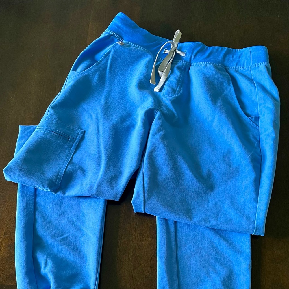 Figs scrub bottoms - size small tall